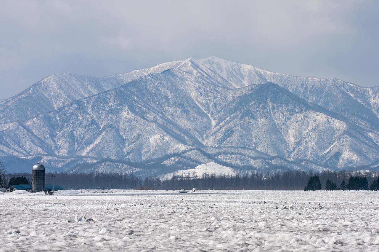 北海道の雪解け　日高山脈