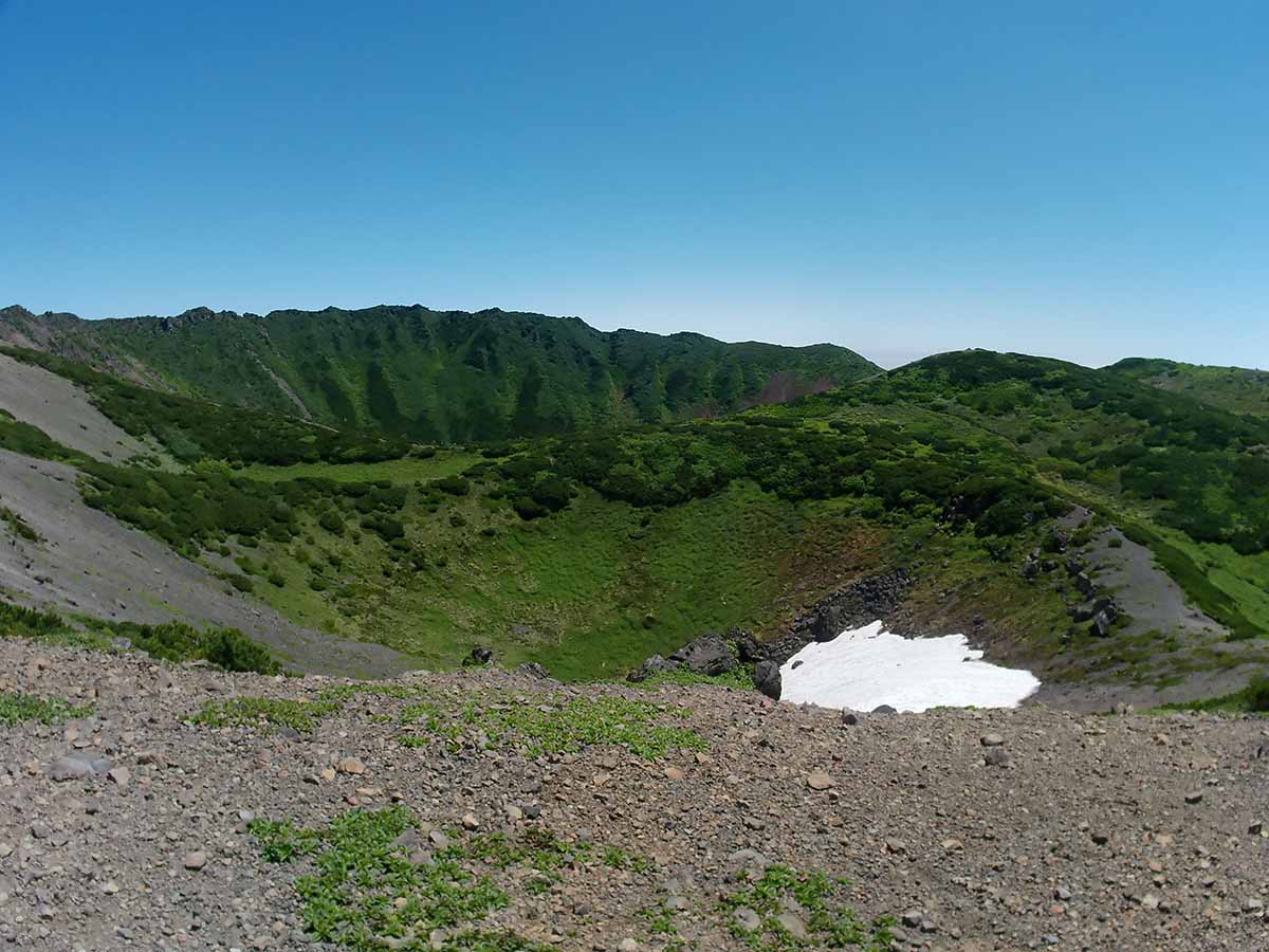 羊蹄山噴火口の母釜